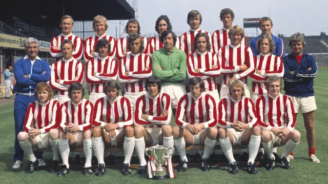 Stoke City's 1972 League Cup winning squad with the trophy