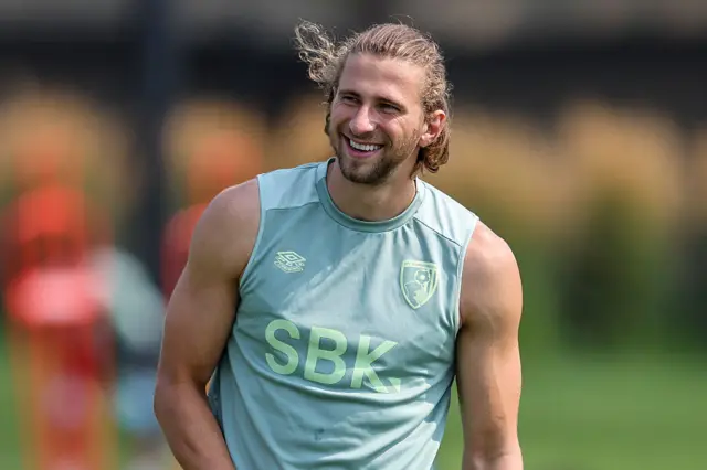 Illia Zabarnyi in a Bournemouth training vest