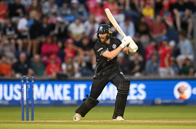 Phil Salt of Manchester Originals bats