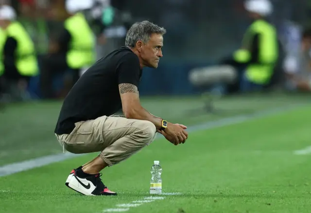 Enrique stands on his haunches