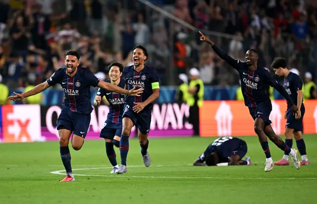 PSG players run to celebrate their win