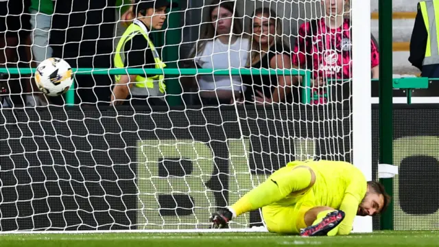 Hibs goalkeeper Jordan Smith