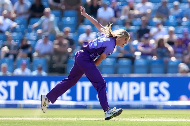 Annabel Sutherland of Northern Superchargers bowls