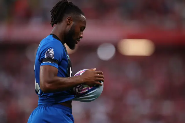 Antoine Semenyo dries the ball with his shirt before a throw in