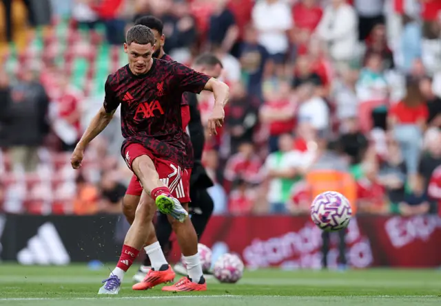 Florian Wirtz shoots during the warmup