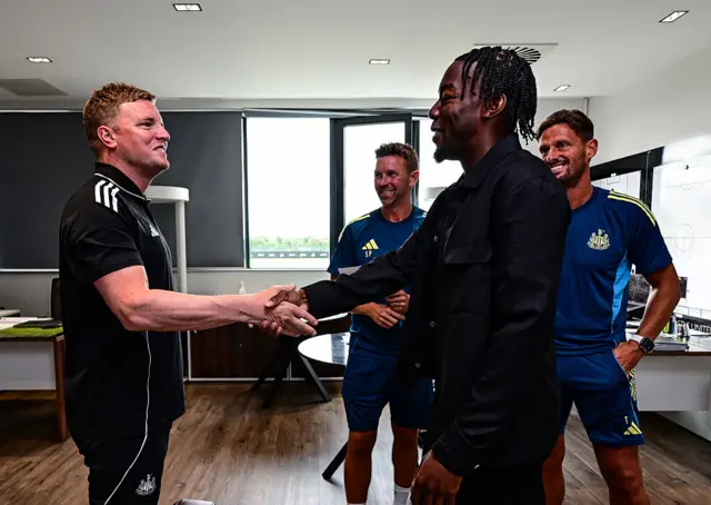 Eddie Howe and Ahthony Elanga shake hands as they meet for the first time