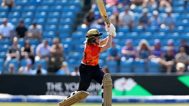 Marie Kelly bats