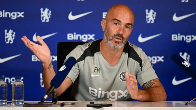 Enzo Maresca at a news conference