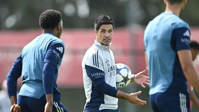 Mikel Arteta at a training session