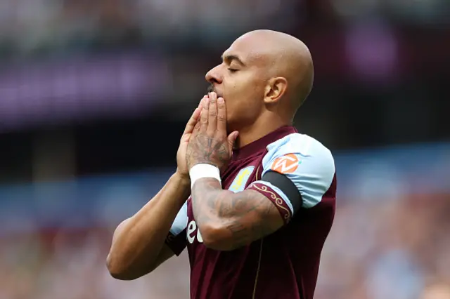 Donyell Malen of Aston Villa reacts