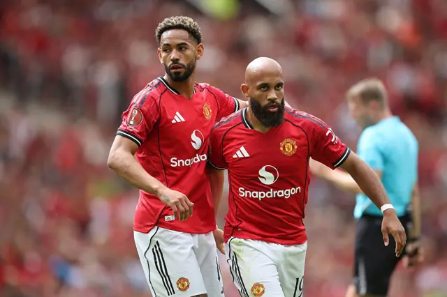 Cunha and Mbeumo celebrate a goal