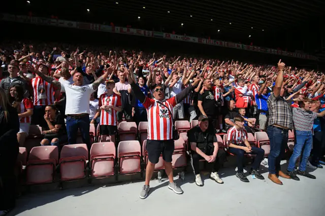 Sunderland fans sing