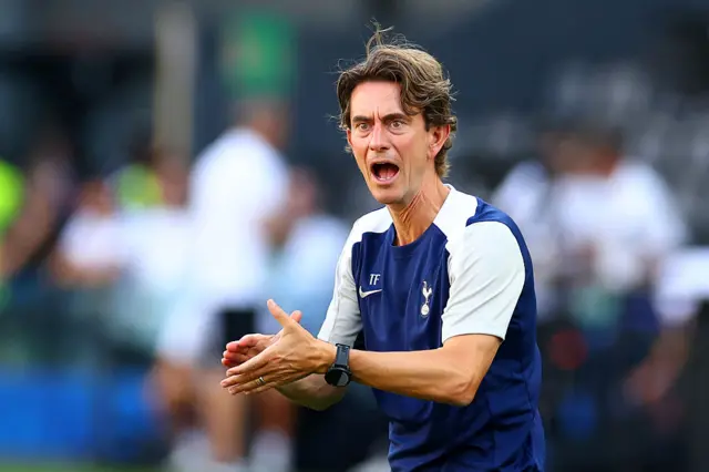 Thomas Frank encouraging Spurs players
