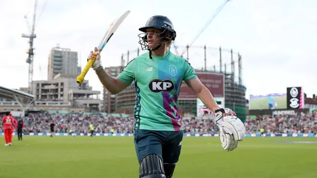 ordan Cox of Oval Invincibles acknowledges the crowd as he walks off