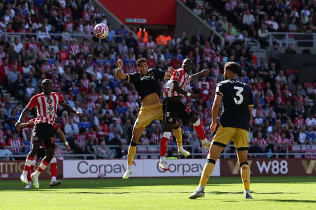 Eliezer Mayenda of Sunderland scores