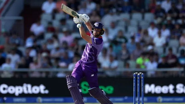 Dawid Malan of Northern Superchargers bats
