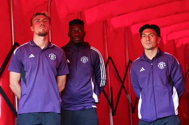 Rasmus Hojlund, Andre Onana and Lisandro Martinez of Manchester United look on