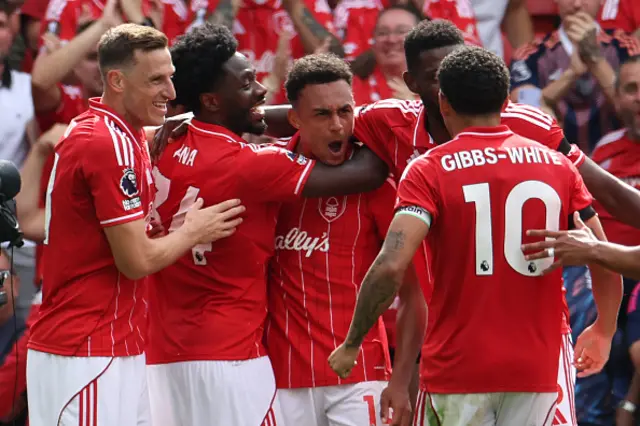 Dan Ndoye (C) celebrates