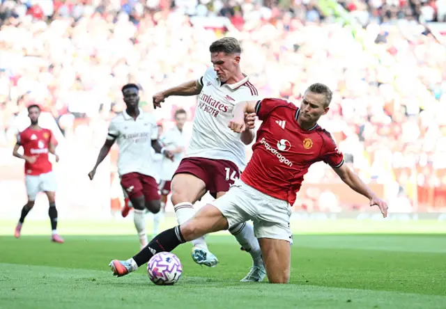 Viktor Gyoekeres of Arsenal battles for possession with Matthijs de Ligt