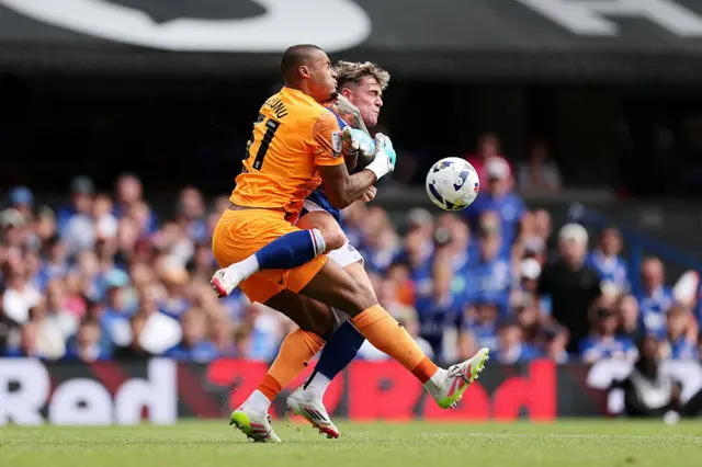 Gavin Bazunu of Southampton clashes with Sammie Szmodics of Ipswich Town