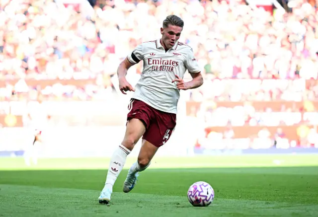 Viktor Gyoekeres of Arsenal controls the ball