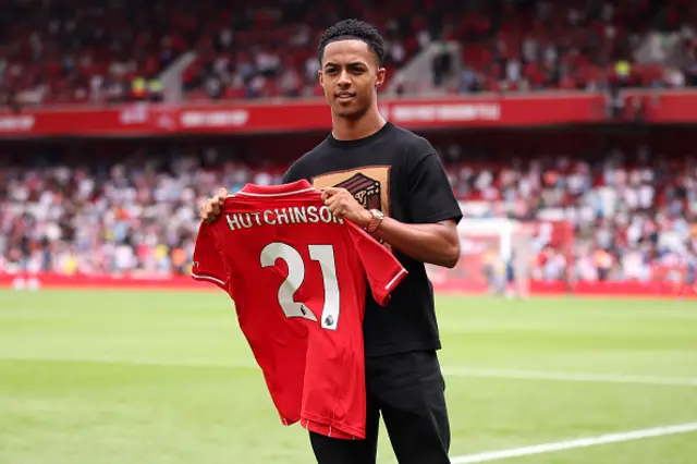 Omari Hutchinson of Nottingham Forest holds up his shirt