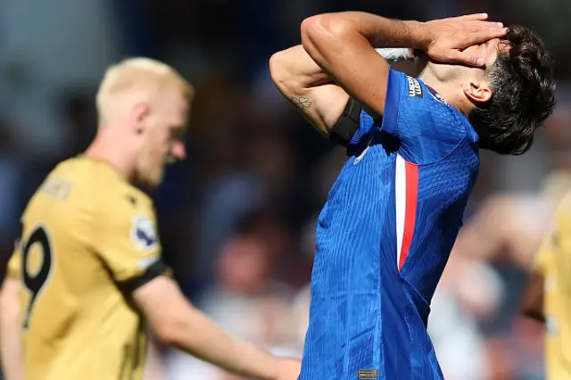 Pedro Neto of Chelsea reacts