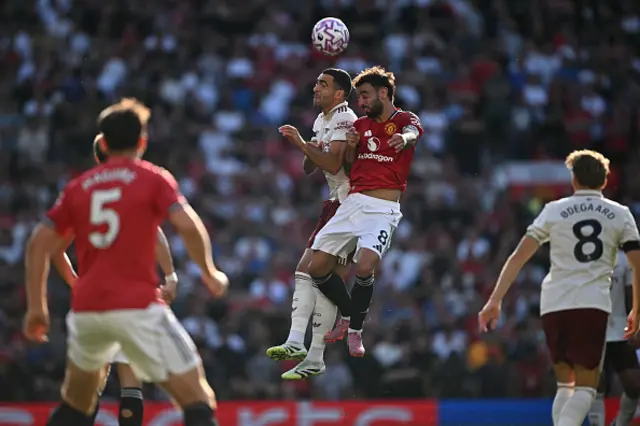 Mikel Merino (L) vies with Manchester United's Portuguese midfielder Bruno Fernandes
