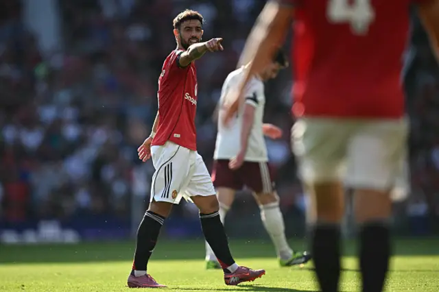 Bruno Fernandes gestures