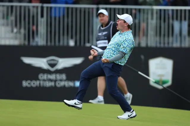MacIntyre celebrates his Scottish Open win in 2024