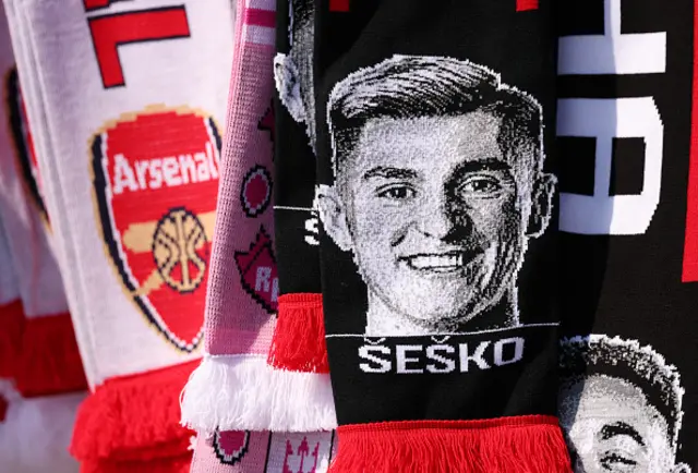 A Benjamin Sesko of Manchester United scarf
