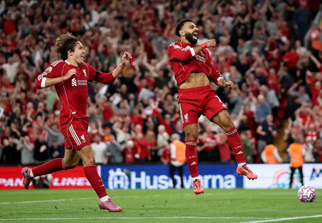 Federico Chiesa celebrating with Mohamed Salah