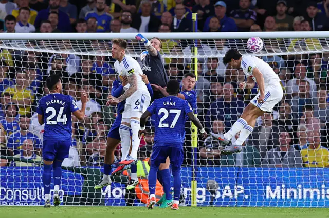 Pascal Strujik of Leeds United misses a chance