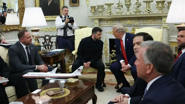 US President Donald Trump meets with Ukrainian President Volodymyr Zelensky at the White House on August 18, 2025 in Washington, DC. President Trump is hosting President Zelensky at the White House for a bilateral meeting and later an expanded meeting with European leaders to discuss a peace deal between Russia and Ukraine