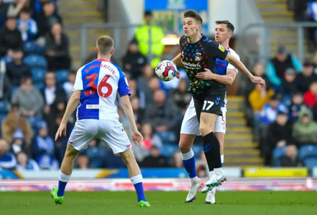 Viktor Gyokeres playing for Coventry against Blackburn in April 2023