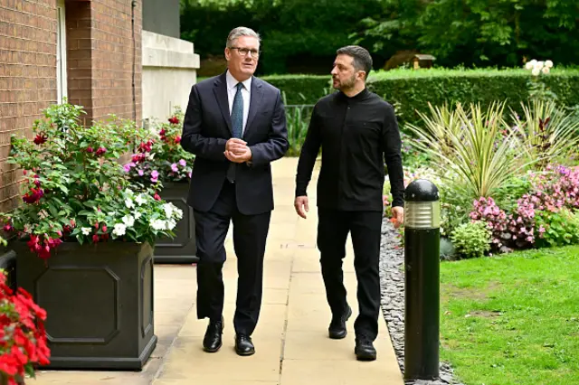 Keir Starmer (L) walks with Ukraine's President Volodymyr Zelensky in the garden of 10 Downing Street