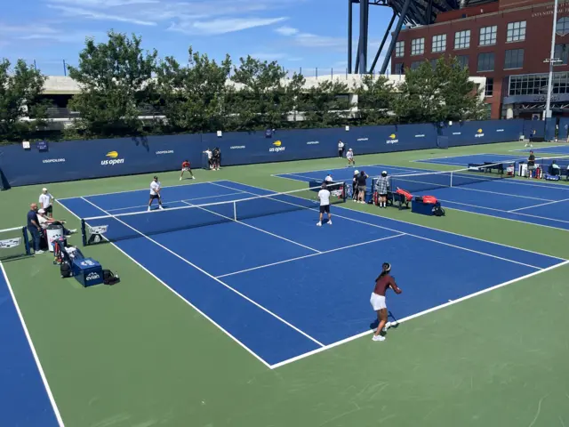 Alcaraz and Raducanu practice