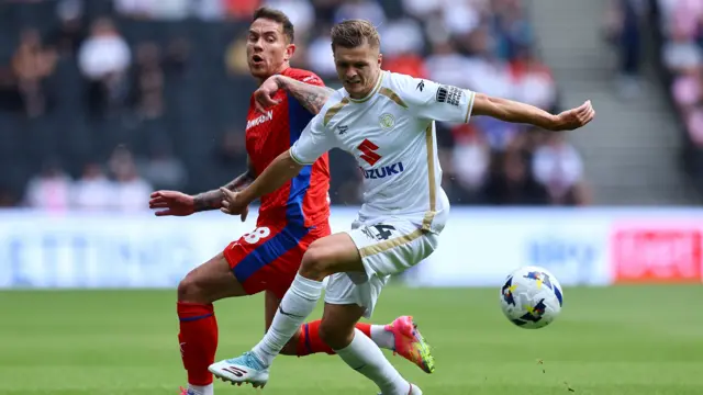 MK Dons v Oldham match action