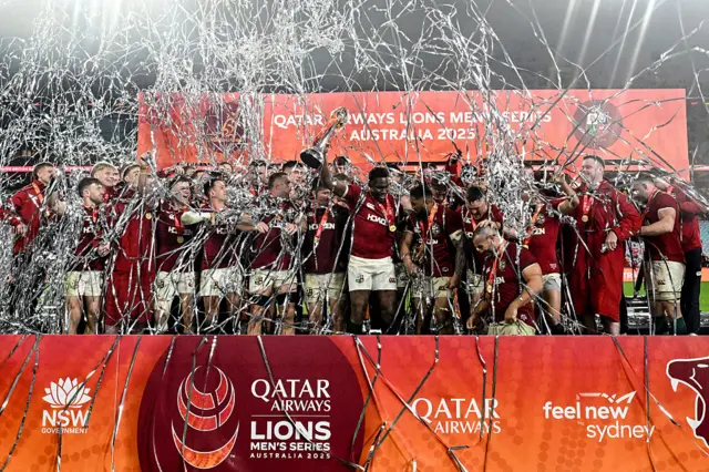 Maro Itoje trophy lift