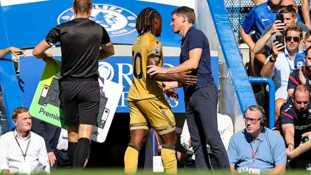 Head Coach Oliver Glasner subs Eberechi Eze of Crystal Palace