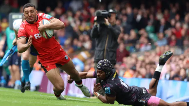 Gweilch v Rygbi Caerdydd