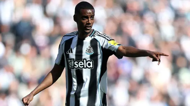 Alexander Isaac de Newcastle United répond