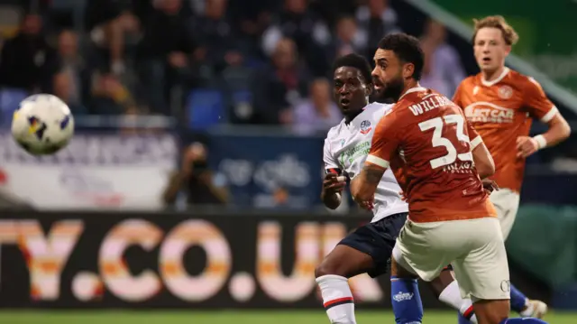 Amario Cozier-Duberry shoots for Bolton against Reading