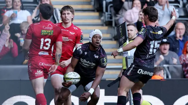 Daniel Kasende of Ospreys celebrates scoring his team's sixth try with teammate Jack Walsh during the EPCR Challenge Cup Round of 16 match between Ospreys and Scarlets at Swansea.com Stadium