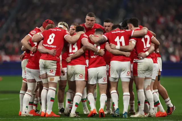 Wales's players lock arms ahead of the Six Nations international rugby union match between France and Wales at the Stade de France