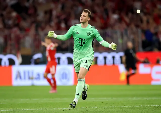 Manuel Neuer celebrates
