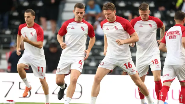 Bristol City players warm up