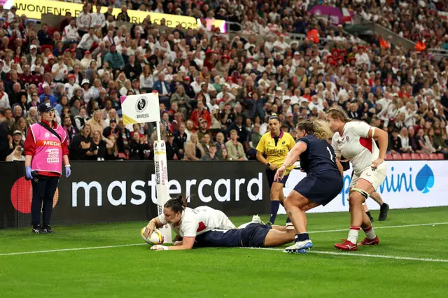 Amy Cokaynen scoring a try