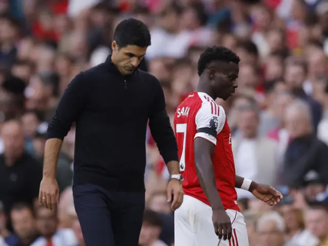 Arteta and Saka react to the latter coming off due to an injury