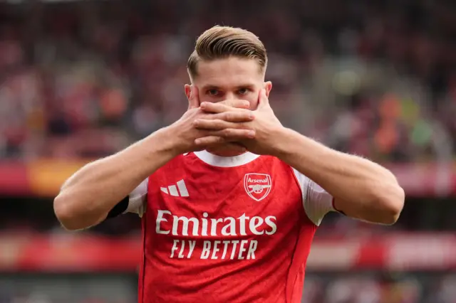 Gyokeres does his signature mask celebration after scoring